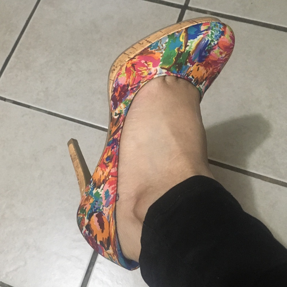 Multicolor Pumps - Picture 4 of 4